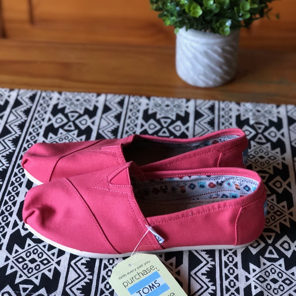 Coral Toms NWT